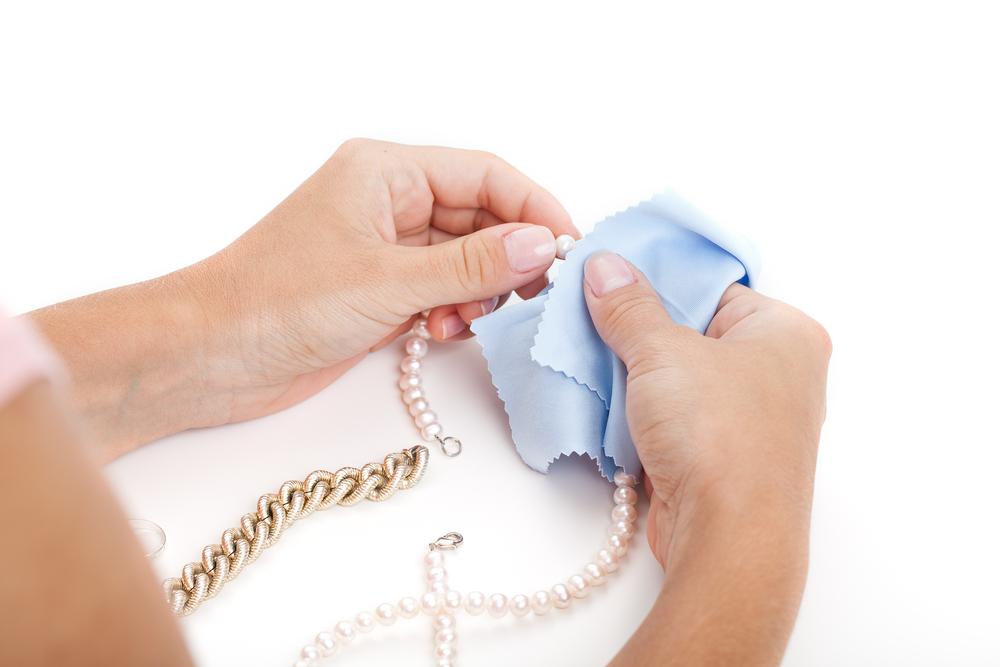<div style="text-align: center;">Comment nettoyer ses bijoux plaqué or ? </div>